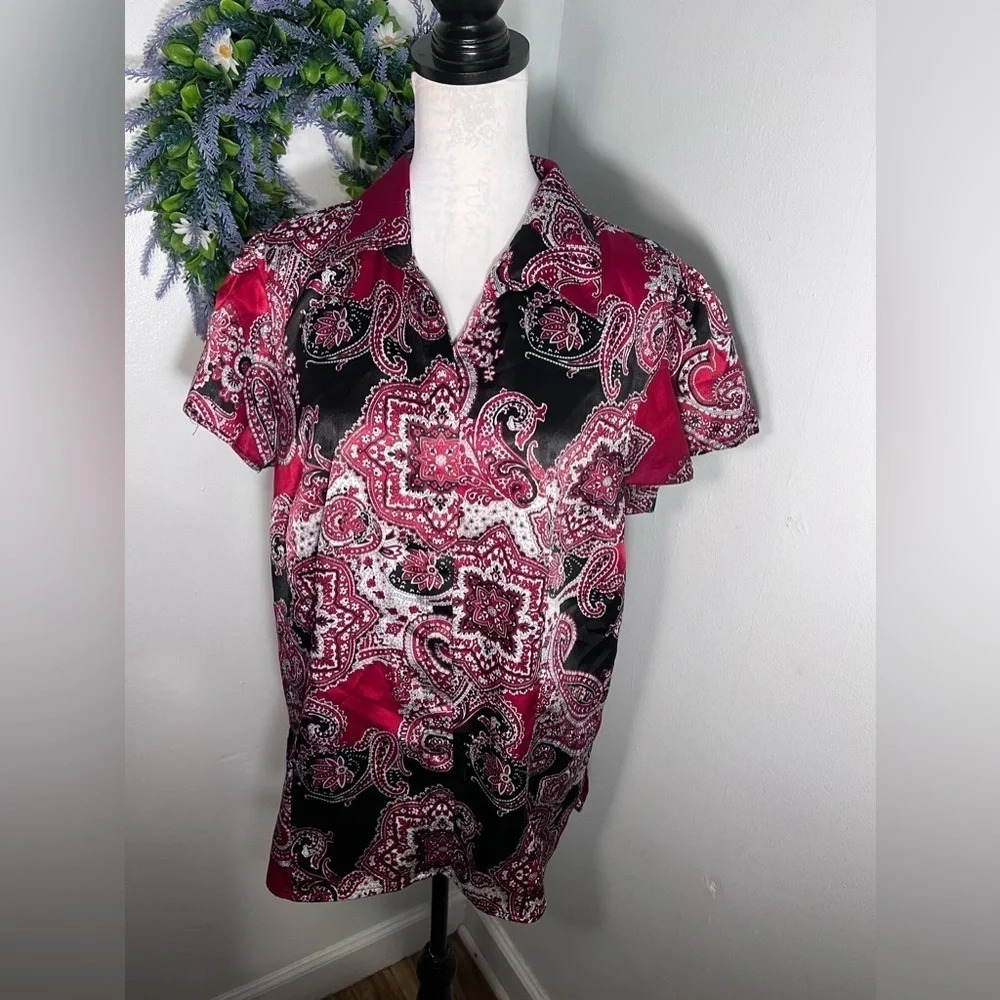 Cato Woman, 18/20W, Asian inspired satin finish short sleeve hidden button front